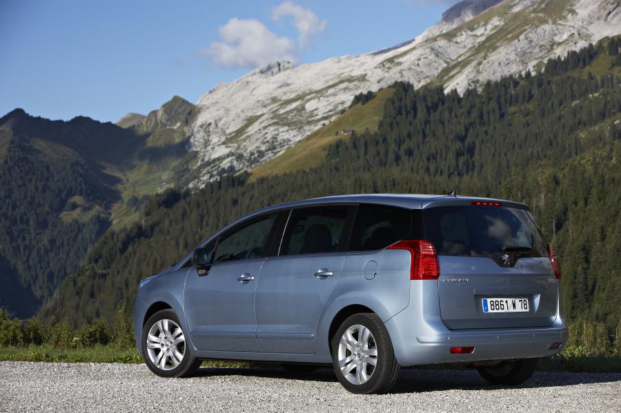  Peugeot 5008 2009 года  (фото 29 из 122)